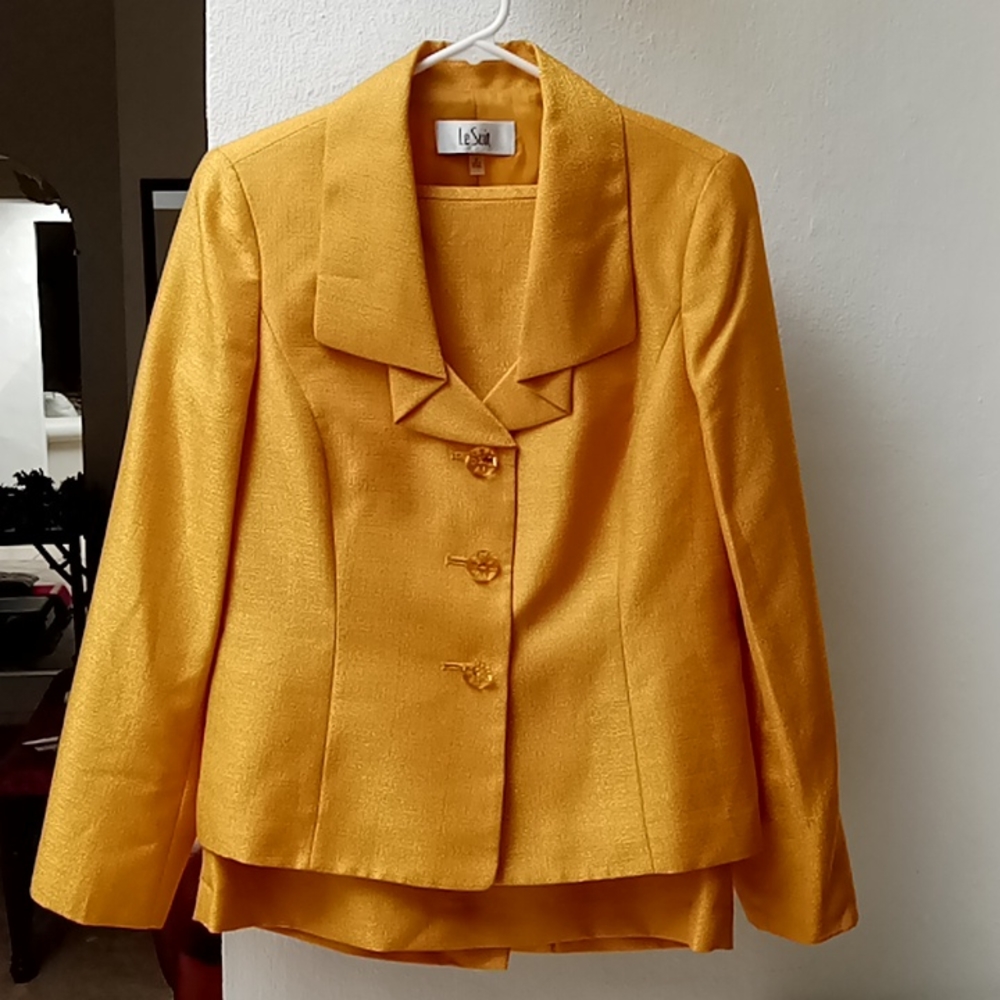 Le Suit Skirt Suit